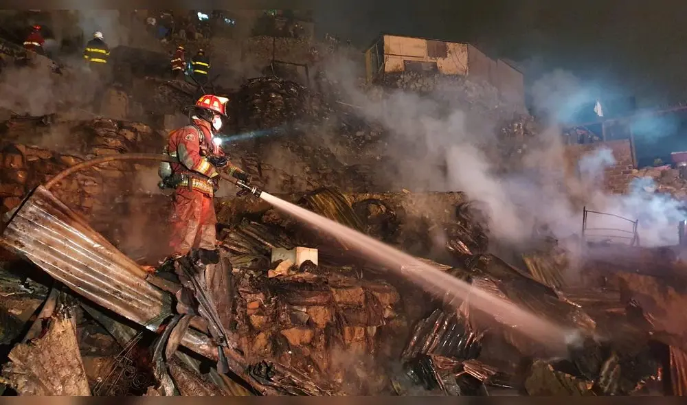 La zona afectada se ubica cerca del Terminal Pesquero de Villa María del Triunfo. Foto: captura de Canal N La zona afectada se ubica cerca del Terminal Pesquero de Villa María del Triunfo. Foto: captura de Canal N