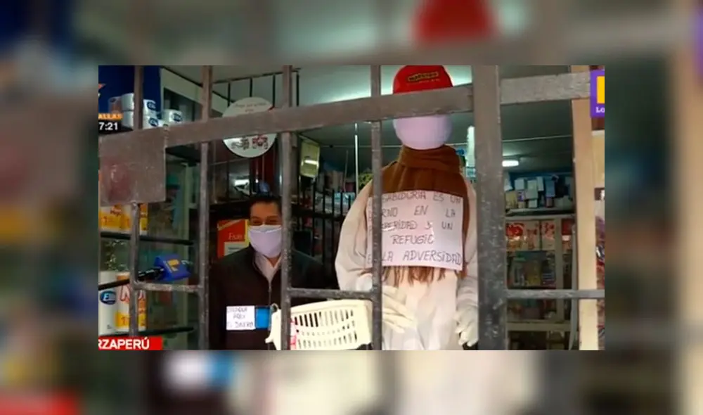 Su esqueleto es un tubo pegado a una base de madera con ruedas para trasladar los productos. Foto: Captura. Su esqueleto es un tubo pegado a una base de madera con ruedas para trasladar los productos. Foto: Captura.