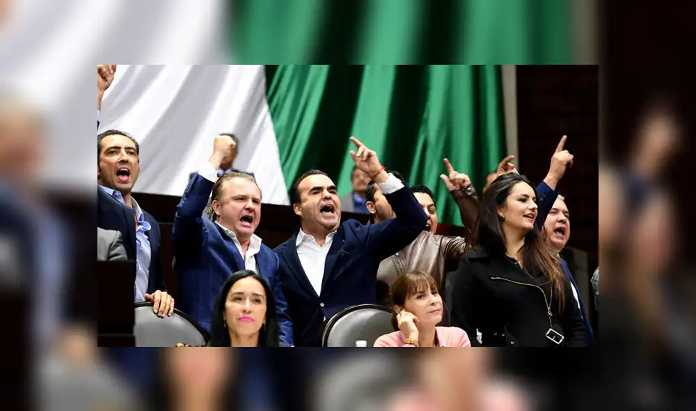 parlamentarios exigen renuncia del presidente de México