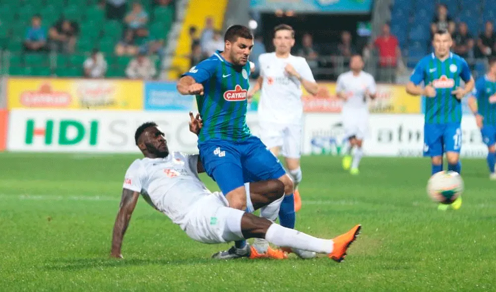 El marroquí Moestafa El Kabir sufrió una escalofriante lesión en un partido de la Liga de Turquía. | Foto: @CRizesporAS El marroquí Moestafa El Kabir sufrió una escalofriante lesión en un partido de la Liga de Turquía. | Foto: @CRizesporAS