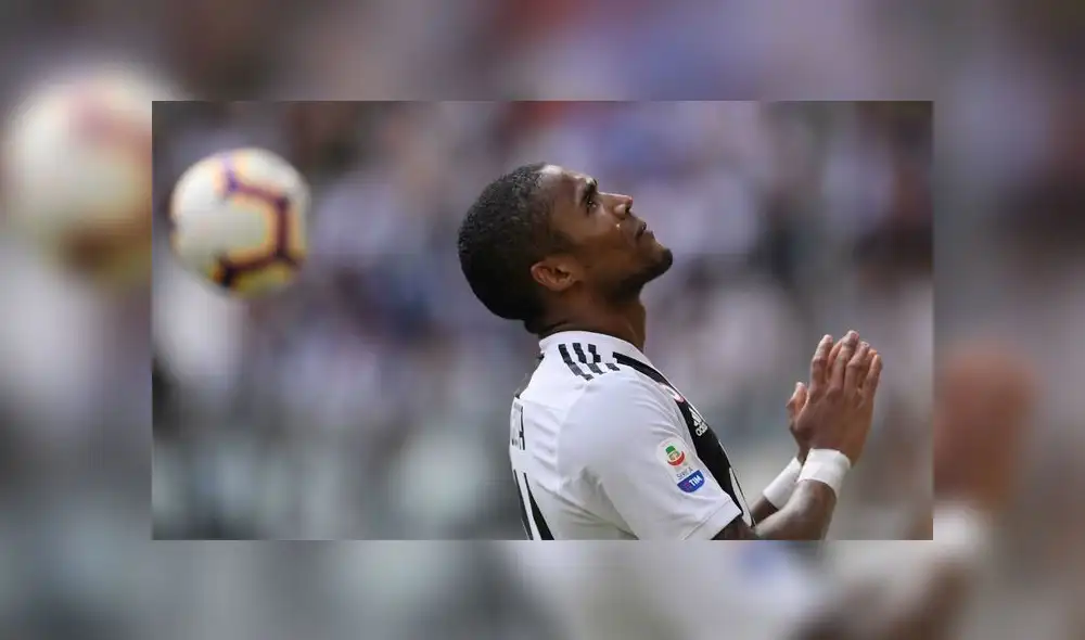 El inesperado mensaje de Douglas Costa tras escupir en la cara a rival