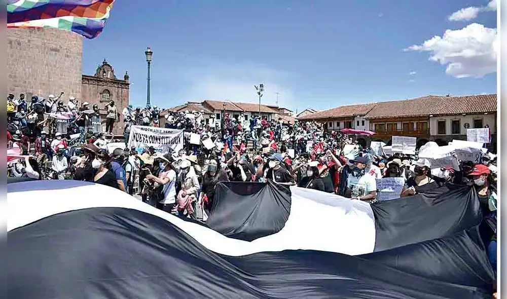 de luto. Aunque celebraron la caida de Merino, población mostró su dolor por los caidos.