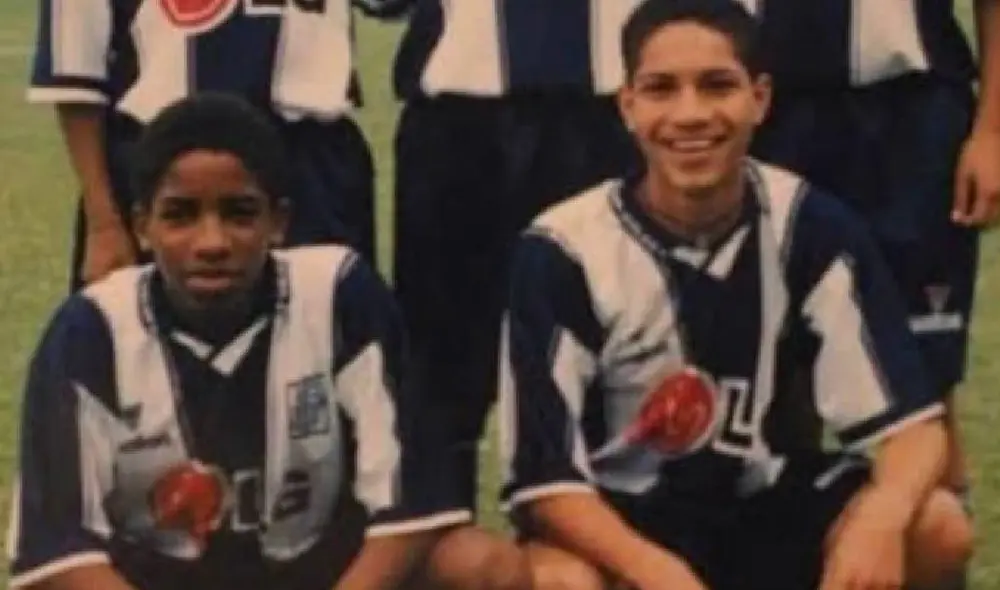 Jefferson Farfán y Paolo Guerrero jugaron juntos en las menores de Alianza Lima. Jefferson Farfán y Paolo Guerrero jugaron juntos en las menores de Alianza Lima.