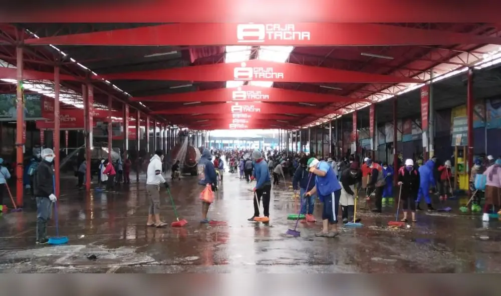 Coronavirus. En Tacna, comerciantes y trabajadores del mercado Grau se unieron para mejorar sus condiciones de limpieza. Coronavirus. En Tacna, comerciantes y trabajadores del mercado Grau se unieron para mejorar sus condiciones de limpieza.