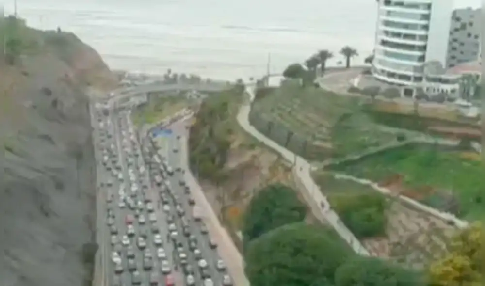 Se ha registrado un intenso embotellamiento en la Costa Verde. Foto: captura de Canal N