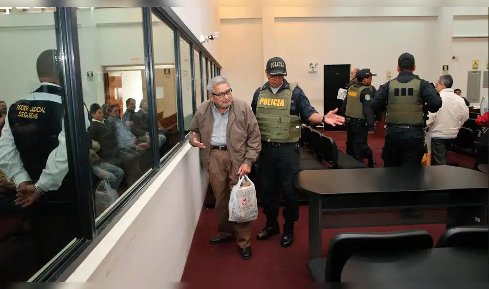 Expulsan a Abimael Guzmán y su cúpula de audiencia por caso Tarata 