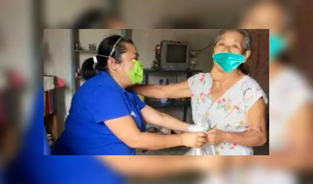 DIF de Motozintla pone mascarillas con Photoshop a ancianos. Fuente: Debate. DIF de Motozintla pone mascarillas con Photoshop a ancianos. Fuente: Debate.