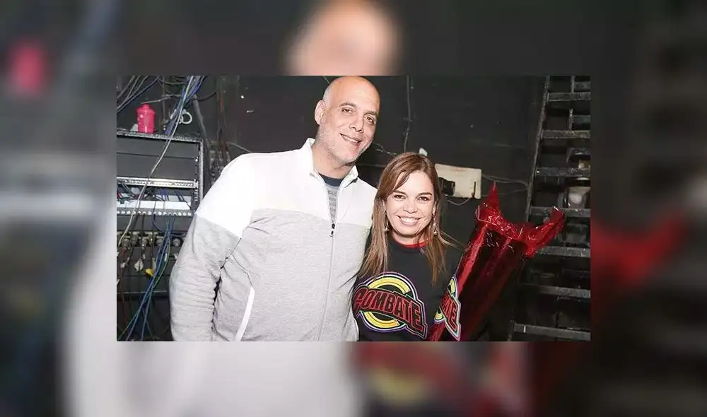 Milagros Leiva interrumpe noticiero en vivo para besar a su esposo [VIDEO]