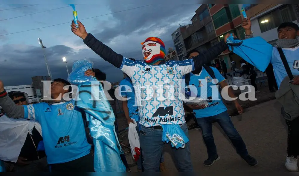 La fiesta también se vivió en afueras del estadio de Juliaca. La fiesta también se vivió en afueras del estadio de Juliaca.