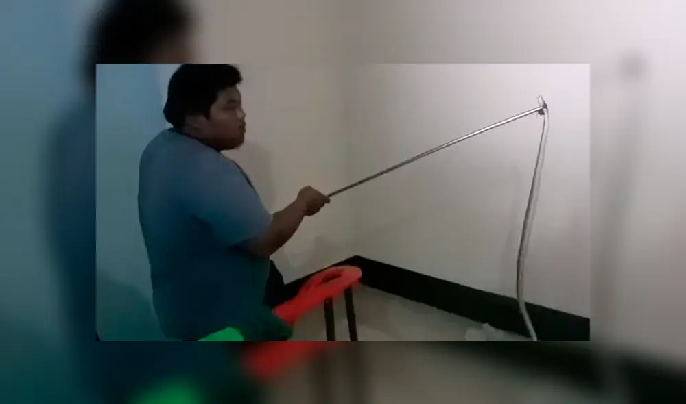 Video se viralizó en YouTube. Un hombre quedó aterrado luego de encontrar en el cuarto de su hija a una venenosa criatura que se había apoderado de su cama.