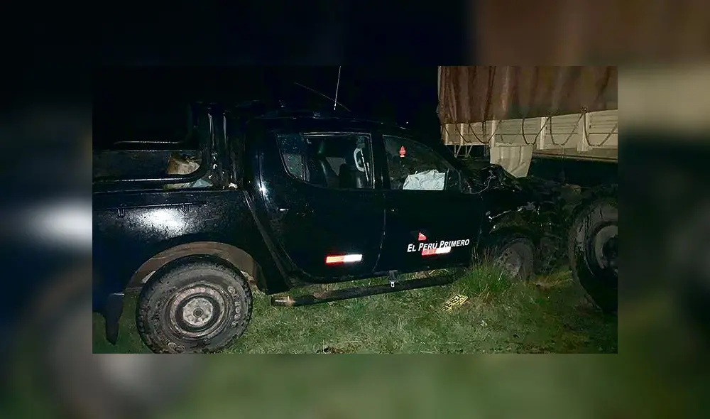 EN PROBLEMAS. Policías y soldados hallaron segunda placa adherida con cinta de embalaje. Se desprendió en el accidente.