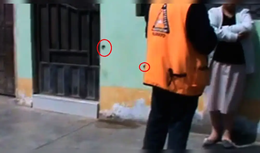 Las balas impactaron sobre la pared de una vivienda.