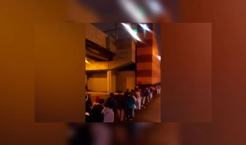 Metro de Lima: Pasajeros caminan por rieles del tren por falla técnica de uno de los transportes [VIDEO y FOTOS]