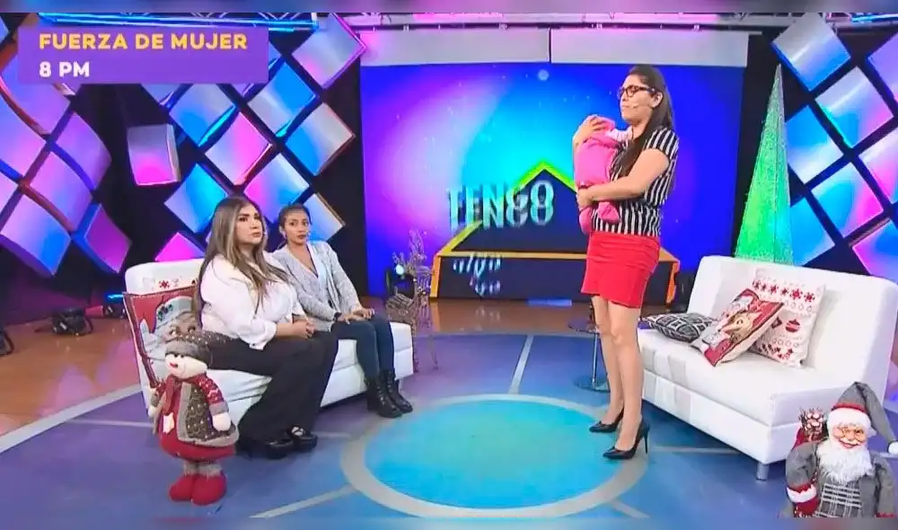 La conductora de televisión decidió alimentar a la pequeña tras su repentino llanto.