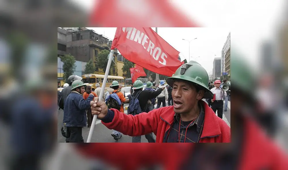 Trabajadores mineros acatan huelga nacional exigiendo que en su sector la negociación colectiva sea por rama de actividad.