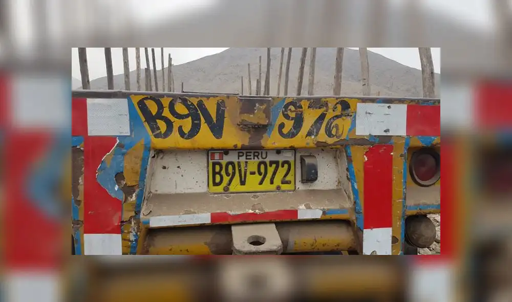 El conductor del tráiler y la madre de la niña fueron conducidos a la comisaría de Huaycán para que rindan su manifestación. (Foto: Jéssica Merino / La República) El conductor del tráiler y la madre de la niña fueron conducidos a la comisaría de Huaycán para que rindan su manifestación. (Foto: Jéssica Merino / La República)