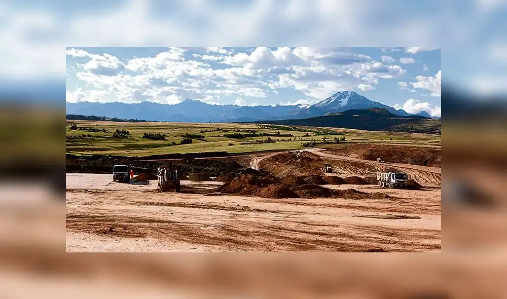COMPROMISO. MTC construirá una moderna vía que conecte el aeropuerto de Chinchero con las ciudades de Cusco y Urubamba. COMPROMISO. MTC construirá una moderna vía que conecte el aeropuerto de Chinchero con las ciudades de Cusco y Urubamba.