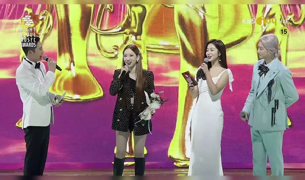 Taeyeon de SNSD recibió el primer daesang de su carrera como solista. Taeyeon de SNSD recibió el primer daesang de su carrera como solista.