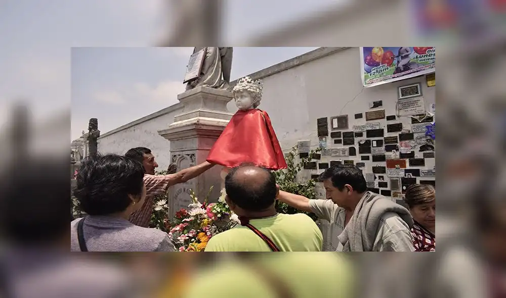 Miles de personas peregrinaron al cementerio Presbítero Maestro [FOTOS]