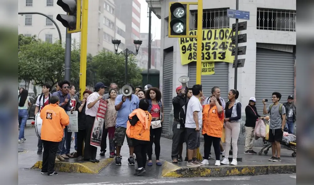 Simpatizantes de Fuerza Popular llegaron hasta los exteriores de la sede judicial. Foto: John Reyes / La República