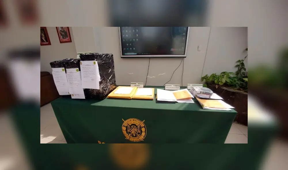 Detienen a sujetos que robaban a conductores de Uber. Créditos: Grace Mora / La República. Detienen a sujetos que robaban a conductores de Uber. Créditos: Grace Mora / La República.