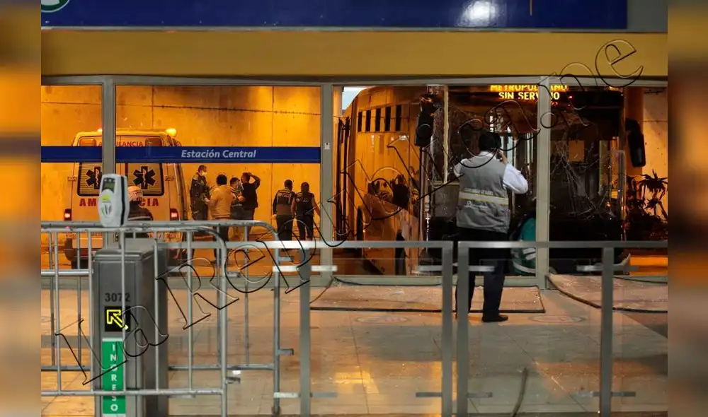 Reportan accidente en estación Central del Metropolitano. Foto: John Reyes / La República. Reportan accidente en estación Central del Metropolitano. Foto: John Reyes / La República.