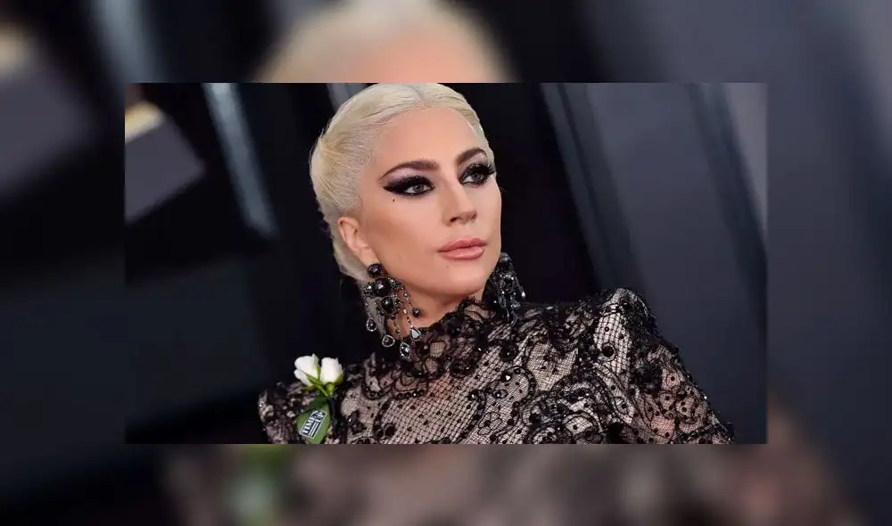 Fans molestos con Lady Gaga por besarse con un hombre casado [VIDEO]