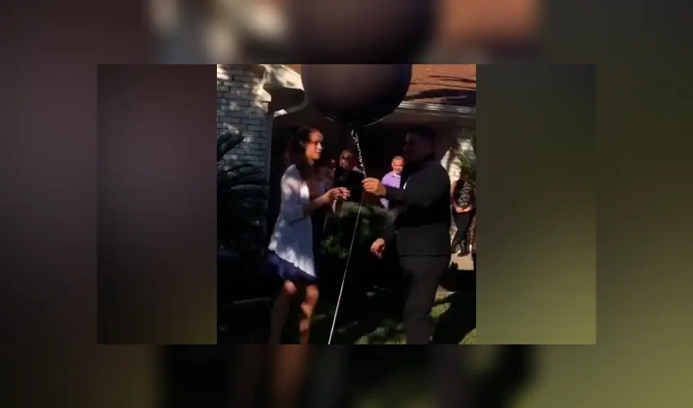 Desliza hacia la izquierda para ver la pedida de mano que se volvió viral en YouTube. Desliza hacia la izquierda para ver la pedida de mano que se volvió viral en YouTube.