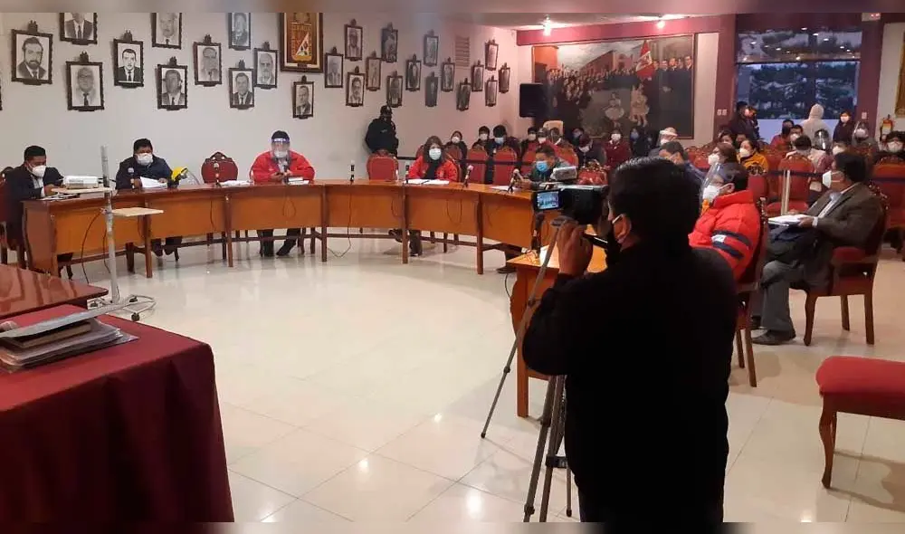 El pedido de cese tuvo cuatro votos en contra y ocho abstenciones. El pedido de cese tuvo cuatro votos en contra y ocho abstenciones.