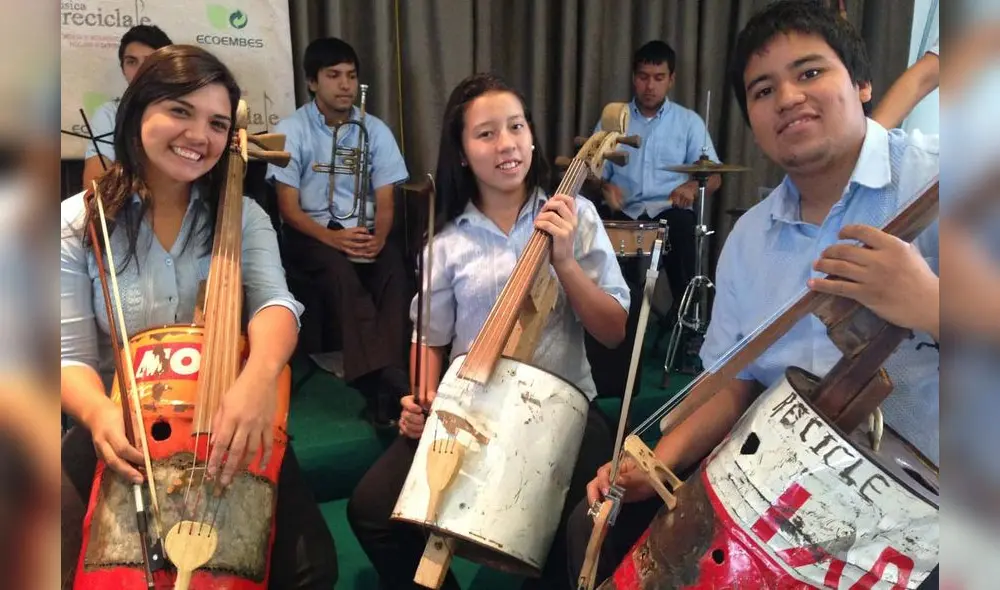 Integrantes de la Orquesta de Instrumentos Reciclados de Cateura, Paraguay inspiran el concurso.