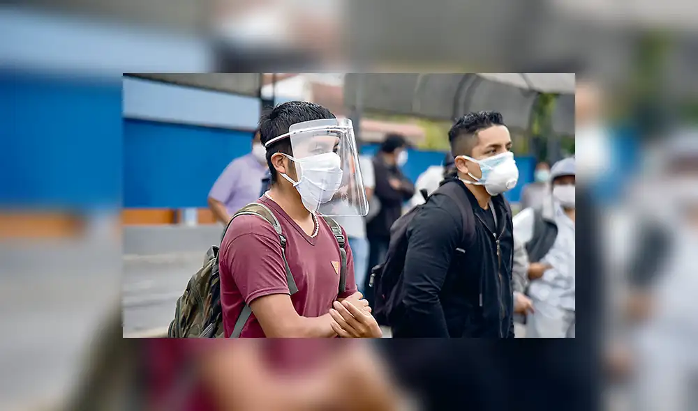 personas hombres esperando auto mascarilla protector facial coronavirus covid 19 personas hombres esperando auto mascarilla protector facial coronavirus covid 19