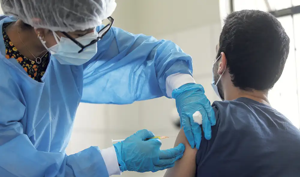 Pruebas. En el Perú se realizan dos ensayos clínicos. Foto: Antonio Melgarejo/La República Pruebas. En el Perú se realizan dos ensayos clínicos. Foto: Antonio Melgarejo/La República