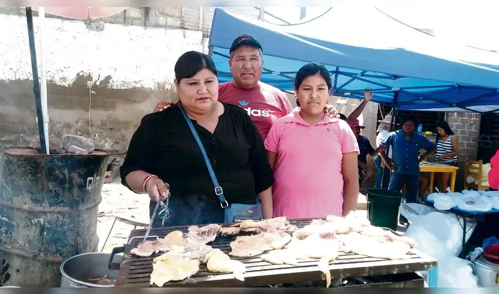 Familia. Ima Sumac junto a su padre Ubaldo Huayta y su hermana Milagros. Buscan recaudar fondos para la reconstrucción. Familia. Ima Sumac junto a su padre Ubaldo Huayta y su hermana Milagros. Buscan recaudar fondos para la reconstrucción.
