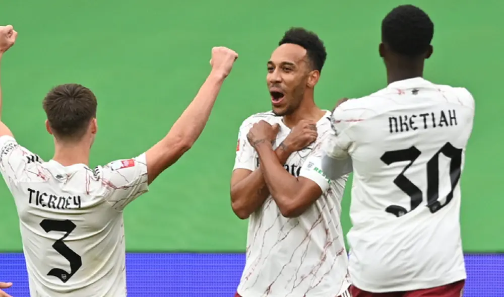 Aubameyang rinde homenaje a Chadwick Boseman. | Foto: EFE