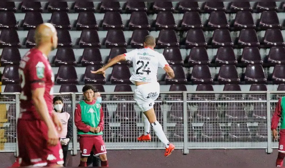 Liga Alajuelense dio la sorpresa y se llevó el clásico en el Estadio Ricardo Saprissa Ayma. Foto: Twitter @ldacr