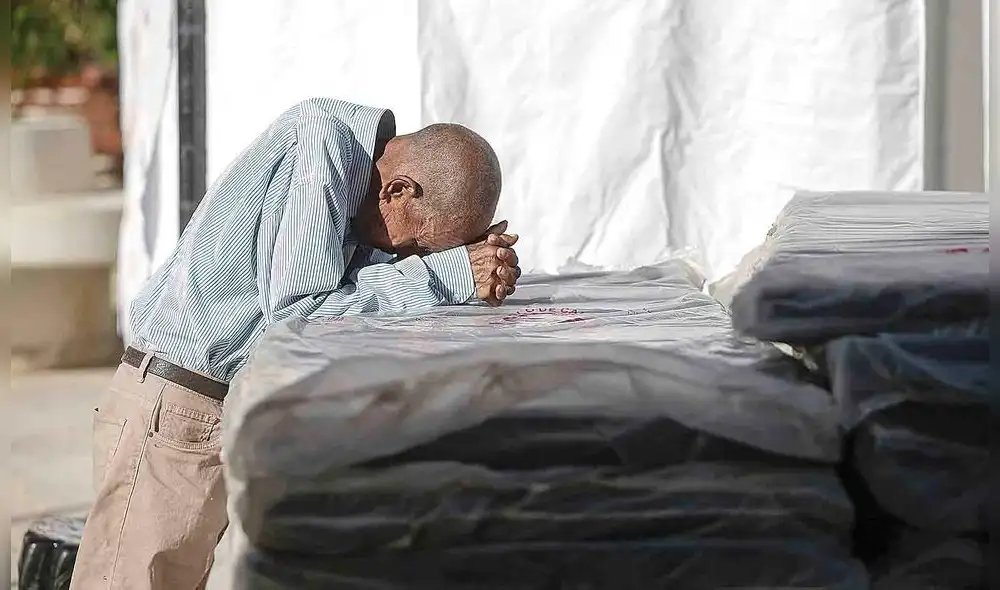 rezo. Hay dolor y miedo entre los pobladores de La Capilla. Esperan que pronto la tierra deje de temblar. Piden ayuda para poder reconstruir sus casas que fueron dañadas por el sismo y sus más de 17 réplicas que se registraron. rezo. Hay dolor y miedo entre los pobladores de La Capilla. Esperan que pronto la tierra deje de temblar. Piden ayuda para poder reconstruir sus casas que fueron dañadas por el sismo y sus más de 17 réplicas que se registraron.