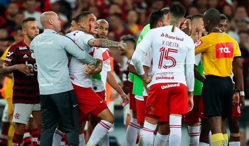 Paolo Guerrero podría sufrir una dura sanción por parte de la Corte Superior de Deporte Brasileño por su mal accionar en el choque contra Flamengo por el Brasileirao.