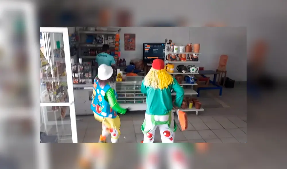 Facebook viral: dueño de tienda creyó que payasos le robarían, pero pasó esto [VIDEO]