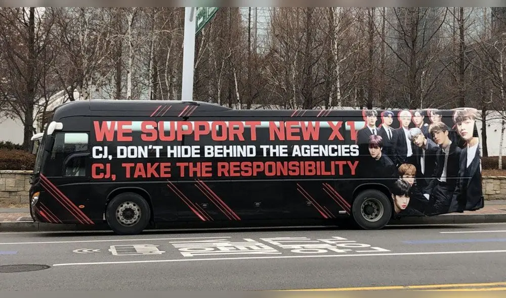 Buses y carros LED se ubicaron alrededor del plantón para que X1 regrese como grupo.