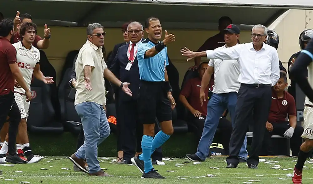 Gregorio Pérez recordó último partido con la 'U' frente a Pablo Bengoechea. | Foto: GLR