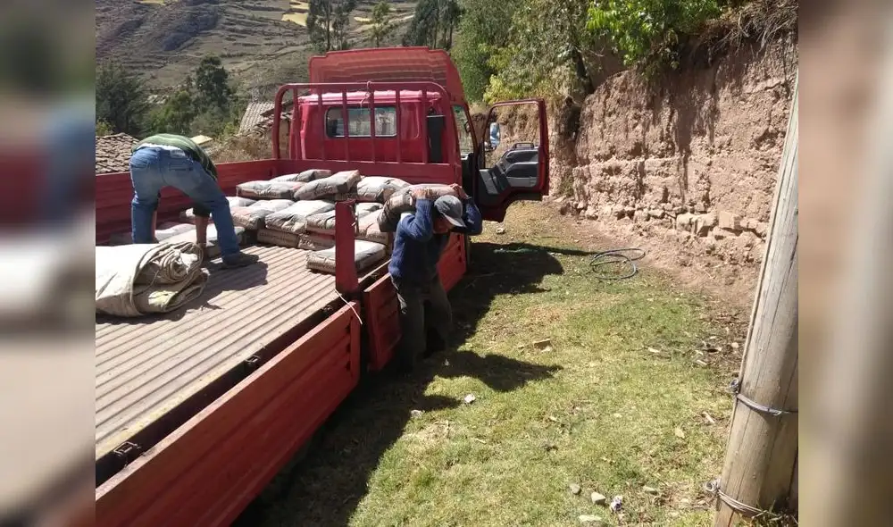 Productores huancavelicanos reciben bienes y asistencia técnica Productores huancavelicanos reciben bienes y asistencia técnica