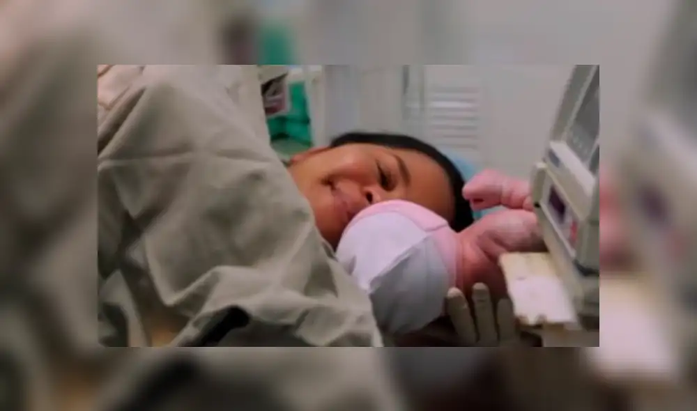 Bebé nace 'embarazada' de su propio gemelo y asusta al mundo [FOTOS]