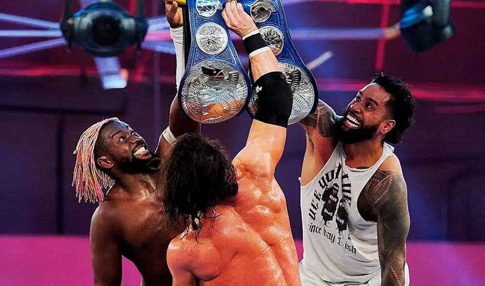 John Morrison se midió con Kofi Kingston y Jimmy Uso  en WWE Wrestlemania 36. Foto: WWE