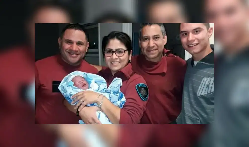 Policías en Argentina asistieron a una mujer a dar a luz dentro de una patrulla. Foto: Crónica. Policías en Argentina asistieron a una mujer a dar a luz dentro de una patrulla. Foto: Crónica.