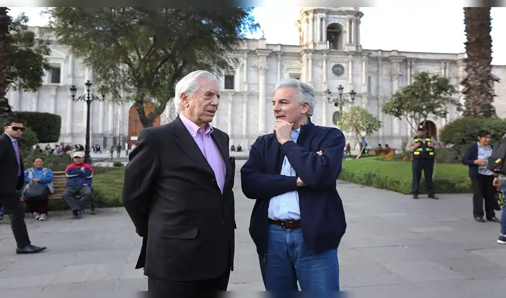 ESCRITOR MARIO VARGAS LLOSA EN TU TIERRA NATAL AREQUIPA RODANDO UN DOCUMENTAL ESCRITOR MARIO VARGAS LLOSA EN TU TIERRA NATAL AREQUIPA RODANDO UN DOCUMENTAL
