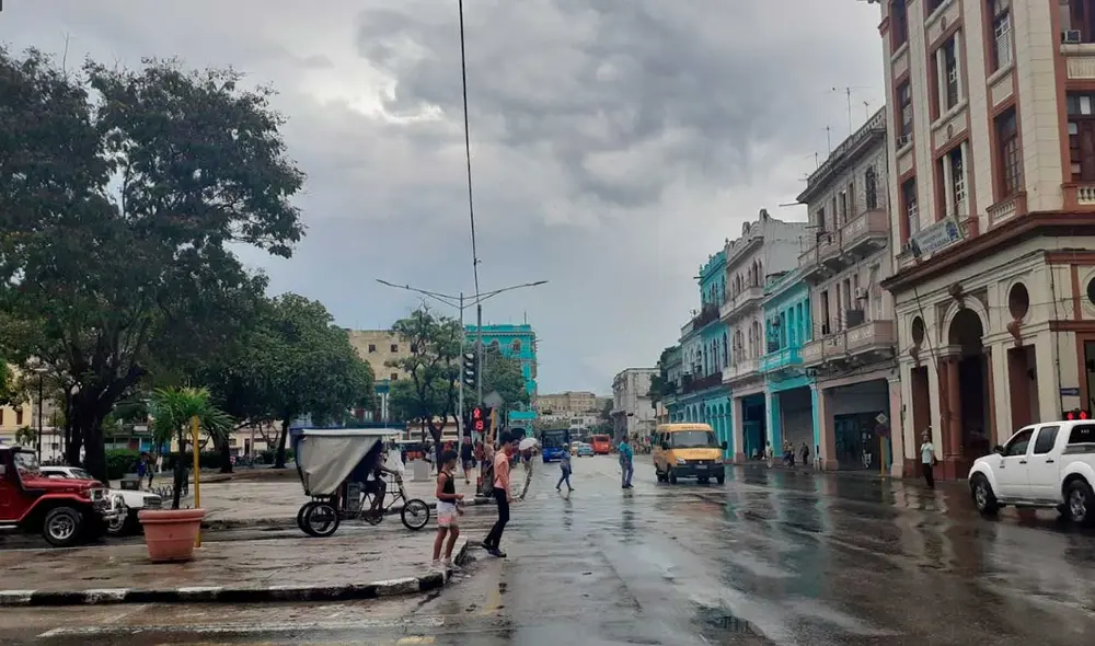 Desliza las imágenes para ver cómo luce la calle donde se filmó una recordada escena de Fast & Furious 8. Foto: captura de Google Maps