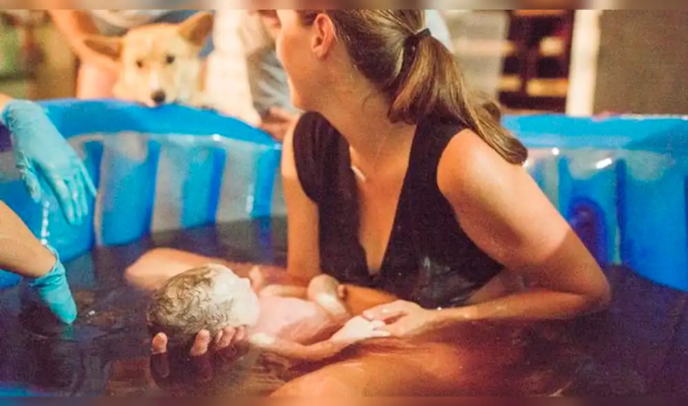 Facebook viral: mujer revisa fotos de su parto y descubre que su perro la apoyó en todo momento