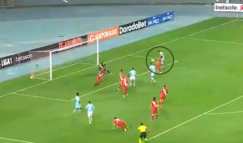 Irven Ávila se pierde un gol en el Universitario vs. Sporting Cristal por la Liga 1. Foto: captura de Gol Perú