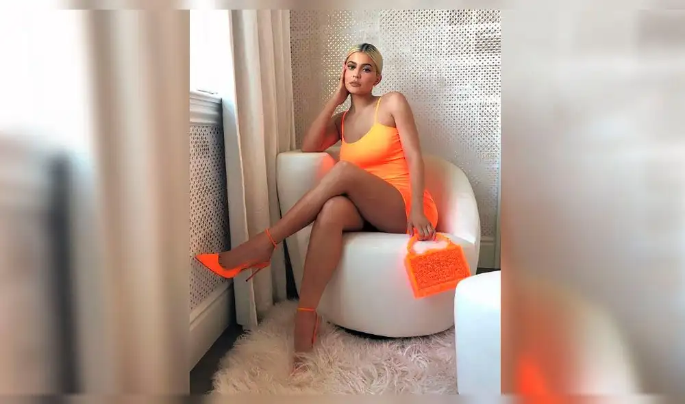 Kylie Jenner lanzó nueva 'moda fosforescente' con diminuto vestido  [FOTO]