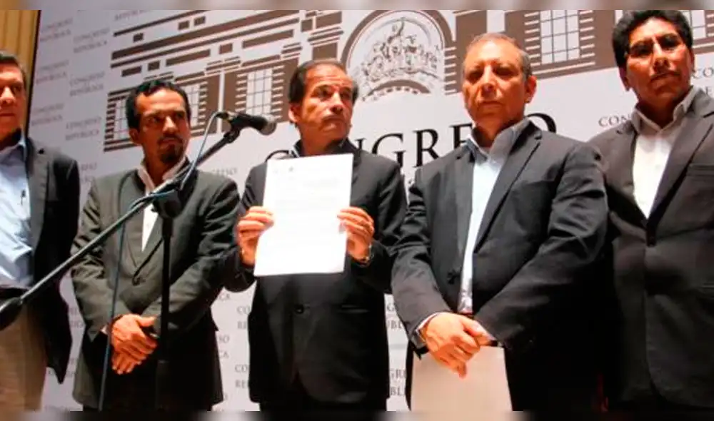 Frente Amplio presenta denuncia constitucional contra Héctor Becerril 